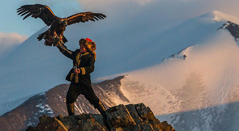 Kazakh Girl Soars in Trailer for "The Eagle Huntress" College Movie