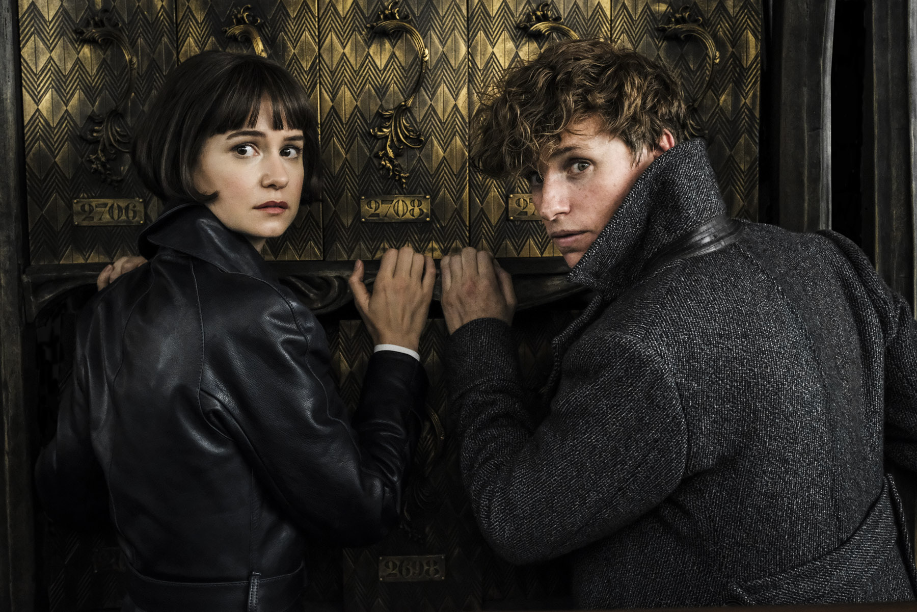 newt scamander is back in new "crimes of grindelwald" photos